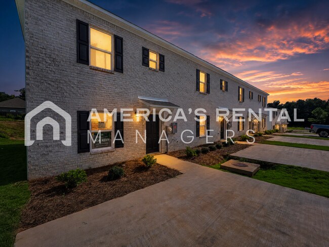 Foto del edificio - New Construction Townhome for Rent in Clanton, AL!