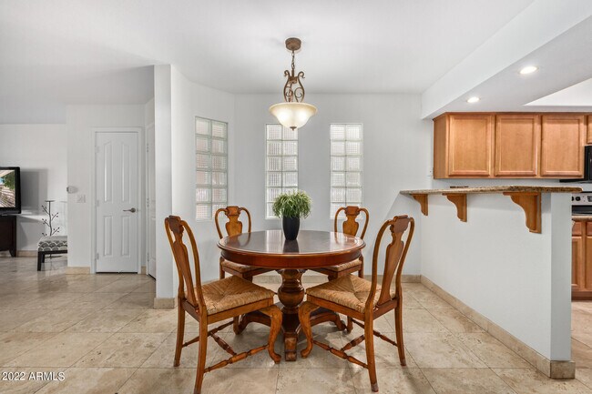 Foto del edificio - 3235 E Camelback Rd