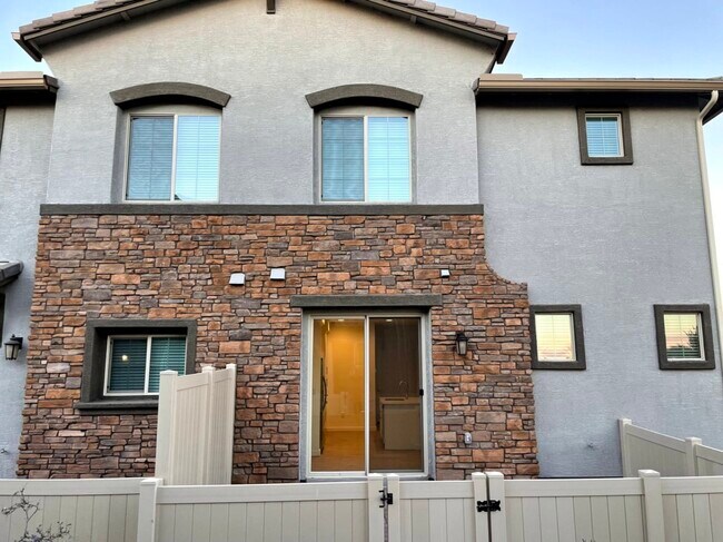 Side View - 4100 S Pinelake Way