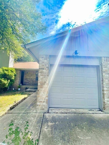 Foto del edificio - 7103 Woodhue Ct