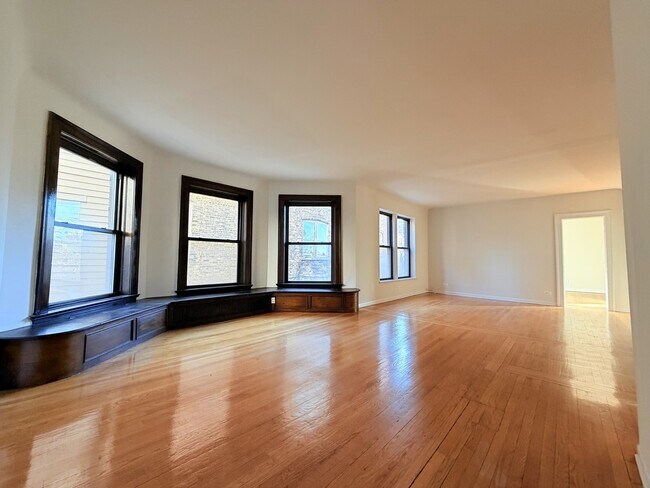 Foto del edificio - 3939 N Pine Grove Ave