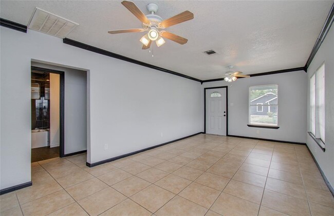 Foto del edificio - 5319 Bell St