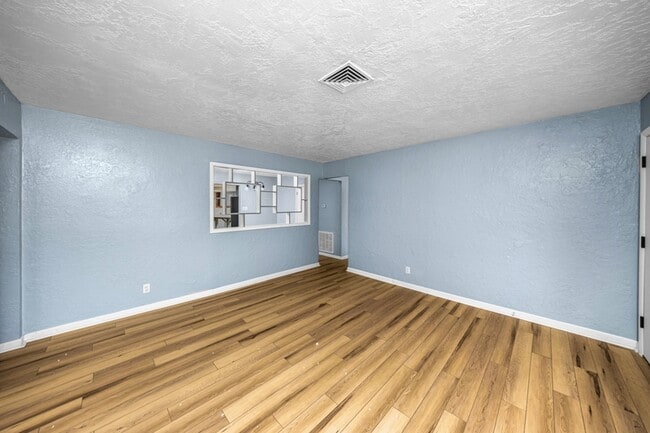 Foto del edificio - 2408 NW Ozmun Ave