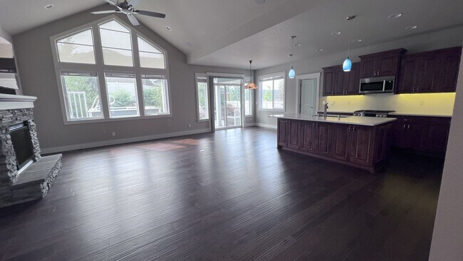 Building Photo - NEW LISTING! Latah Valley 3 bed/2 bath mus...