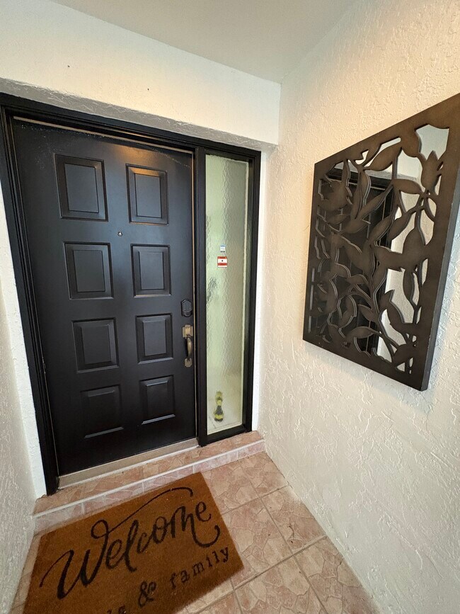 Foto del edificio - 1352 Monarch Cir