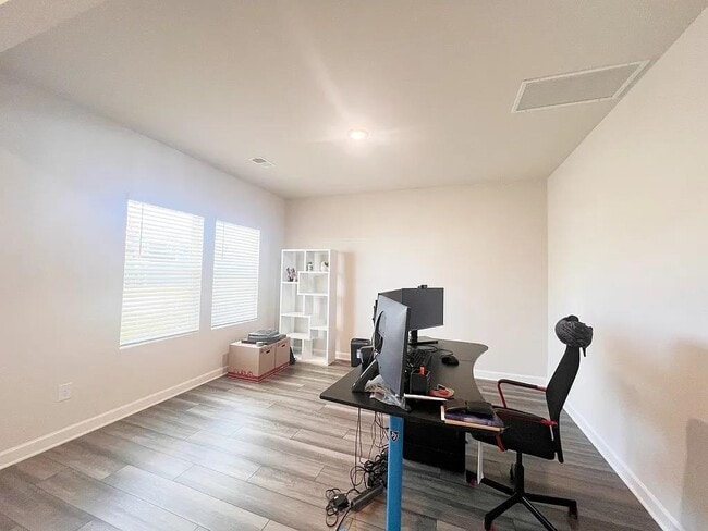 Building Photo - 801 Elgon Walk Dr