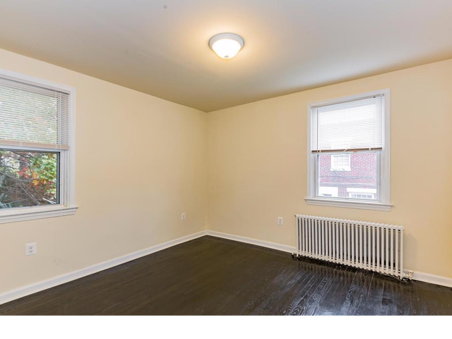 Building Photo - 4986-4990-4990 Benning Rd SE