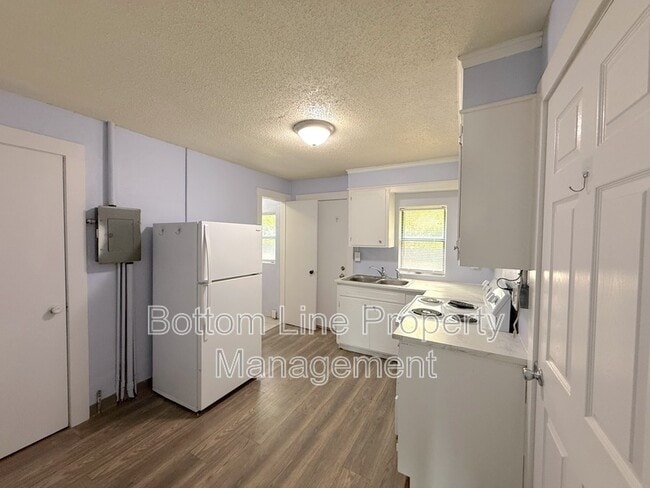 Building Photo - 206 Blacksnake Rd