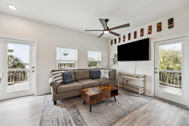 Building Photo - 14146 Miramar Dr
