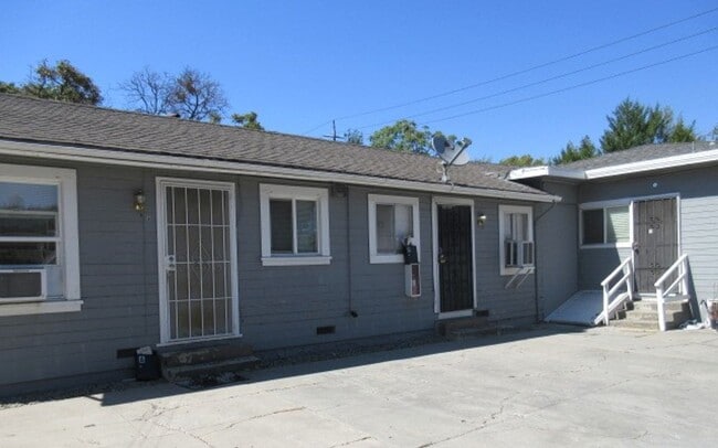 Building Photo - 265 S 11th St