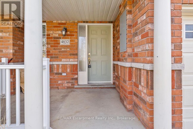 Building Photo - 4832 Capri Crescent