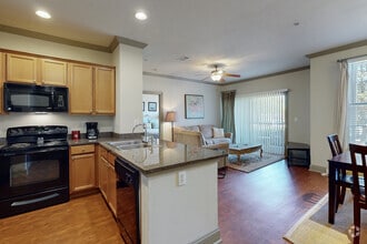 1BR, 1BA - 816SF - Kitchen & Dinning Area - The Lakes at Turtle Creek Apartment Homes