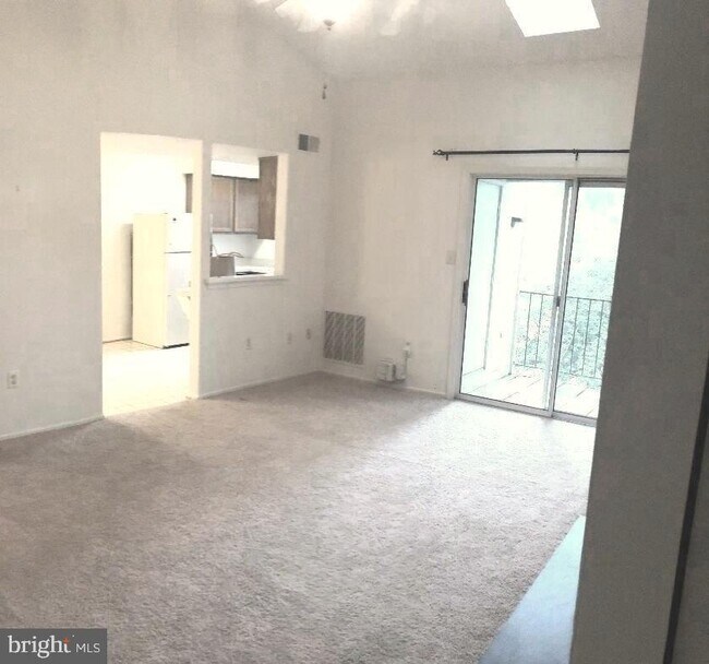 Foto del edificio - 7759 New Providence Dr