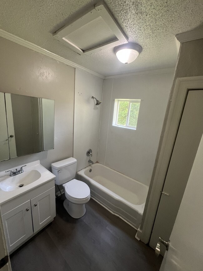 Building Photo - 505 Singletary St SE