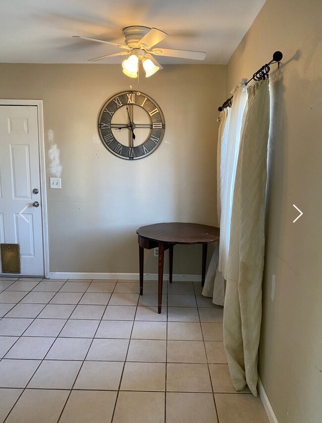 Building Photo - Single story 2 bed, 1 bath home with patio!