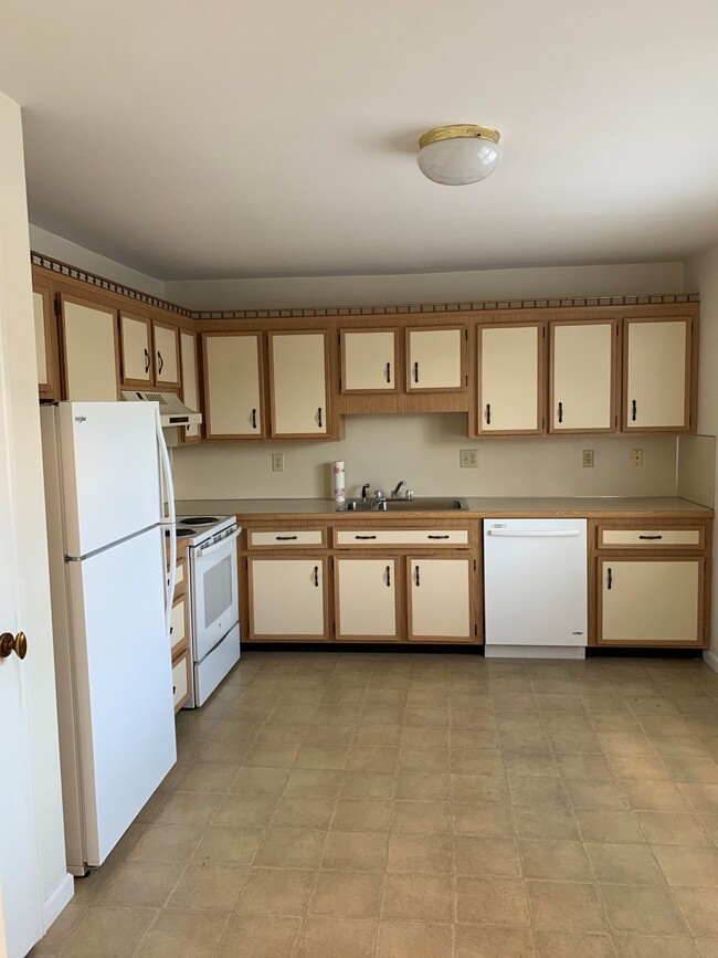 Building Photo - 2864 Fillmore Dr