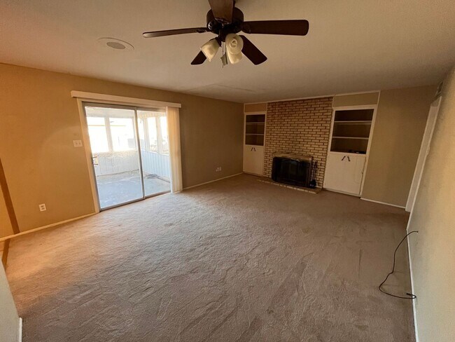 Building Photo - 3 br, 2 bath House - 607 Mimosa (835)