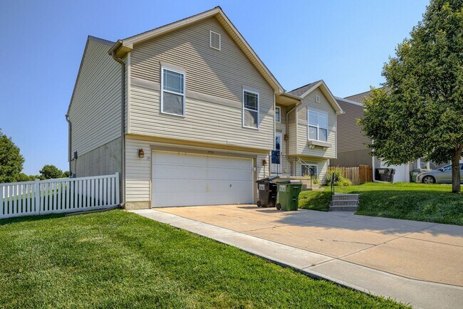 Building Photo - Home Sweet Home Just Steps from the Park!!