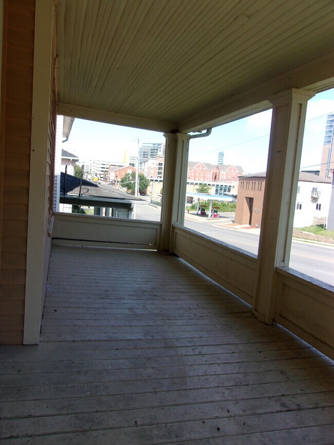 Foto del edificio - 529 E Burlington St