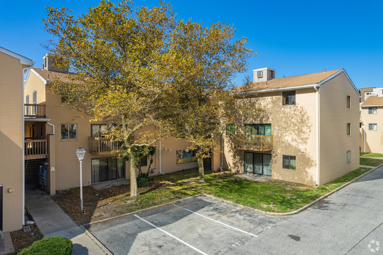 Primary Photo - Beachgate Condominiums