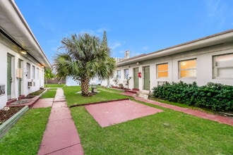 Building Photo - 403 N 19th Ave