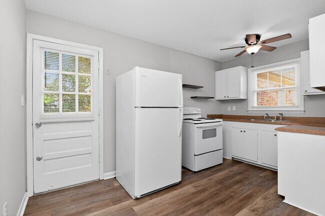 Foto del edificio - Adorable Two Bedroom Apartment Near Cotswold!