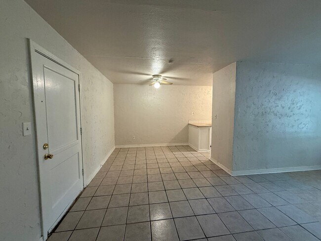 Foto del edificio - Historic Plaza District Apartment | Walkable Location & Classic Character