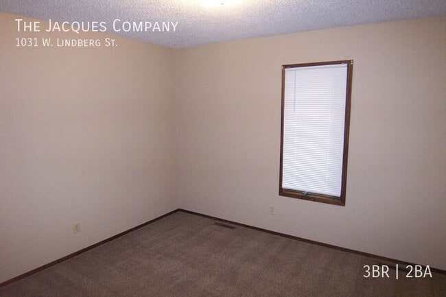 Building Photo - 1031 W Lindberg St