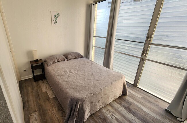 Foto del edificio - 1702 Kewalo St