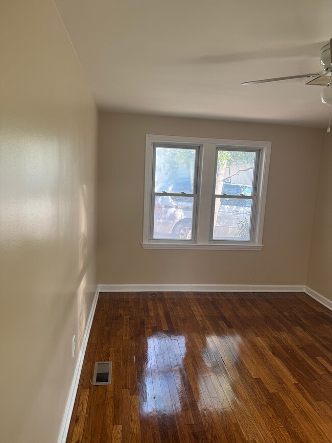 Building Photo - 3517 Pine Grove Ave