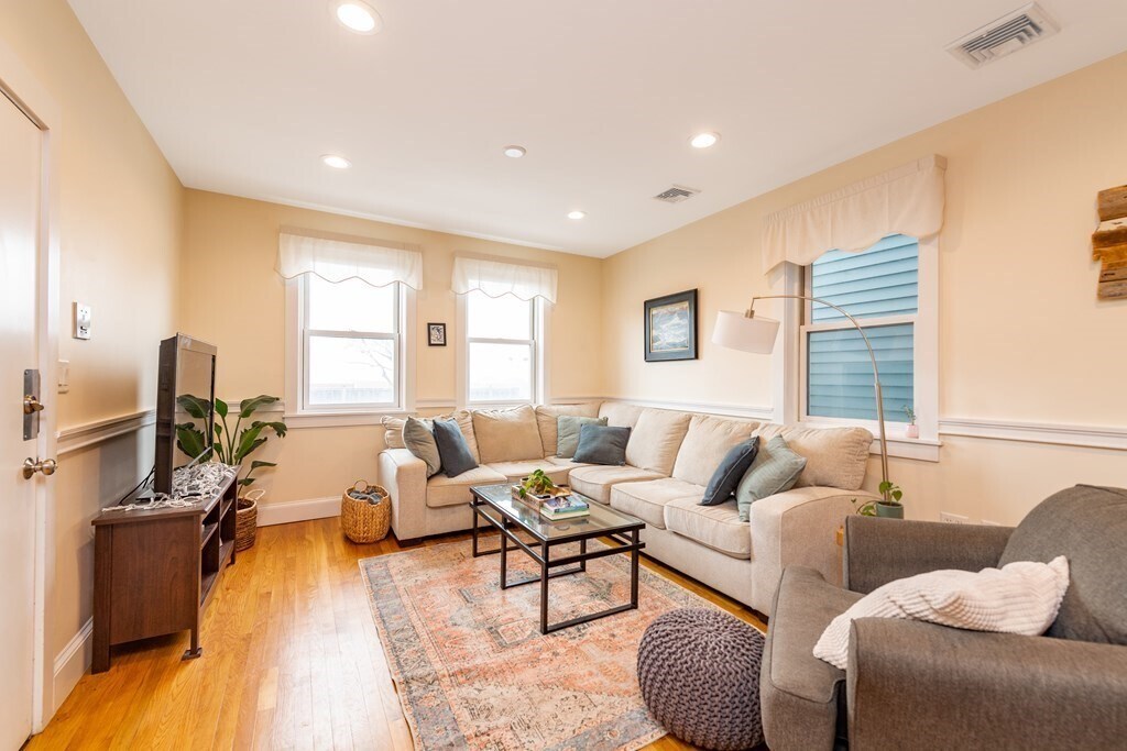 348 Medford St, Boston, MA 02129 Townhome Rentals in Boston MA