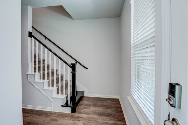 Building Photo - 7551 Millingston Rd