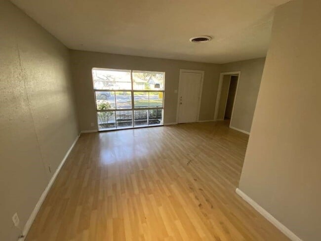 Foto del edificio - 5810 Belmark St