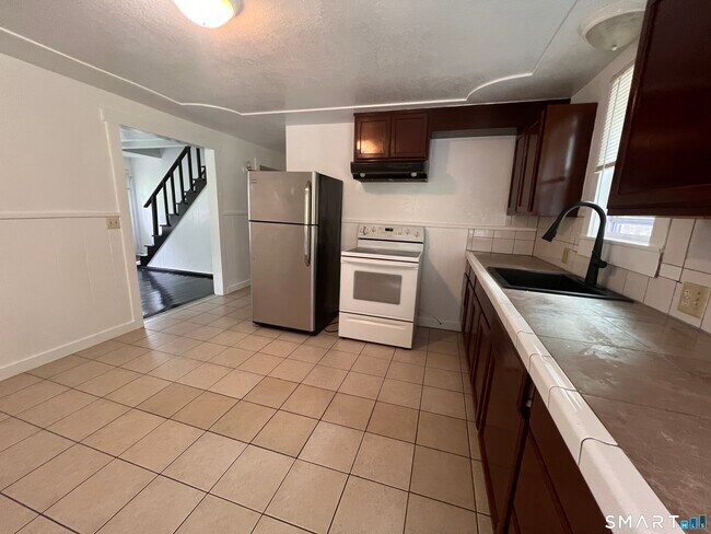 Foto del edificio - 367 Colebrook River Rd