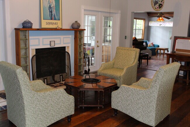 Foto del edificio - 785 Juniper Pl