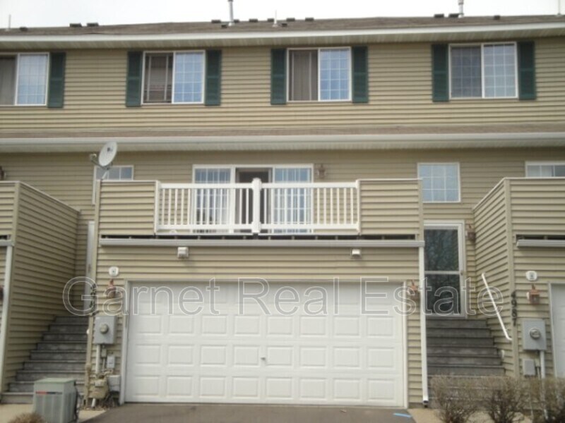 4985 Grenwich Ave N, Oakdale, MN 55128 House Rental in Oakdale, MN