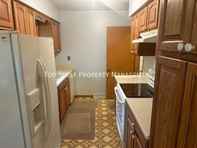 Building Photo - 2556 Grandview Ave