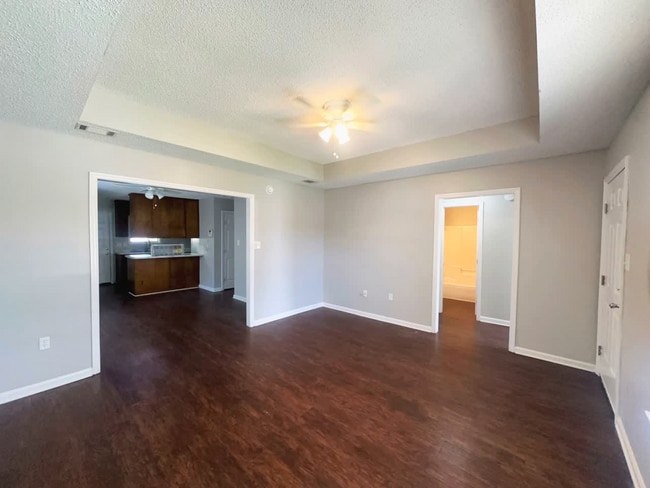 Building Photo - 1632 Lexington Cir
