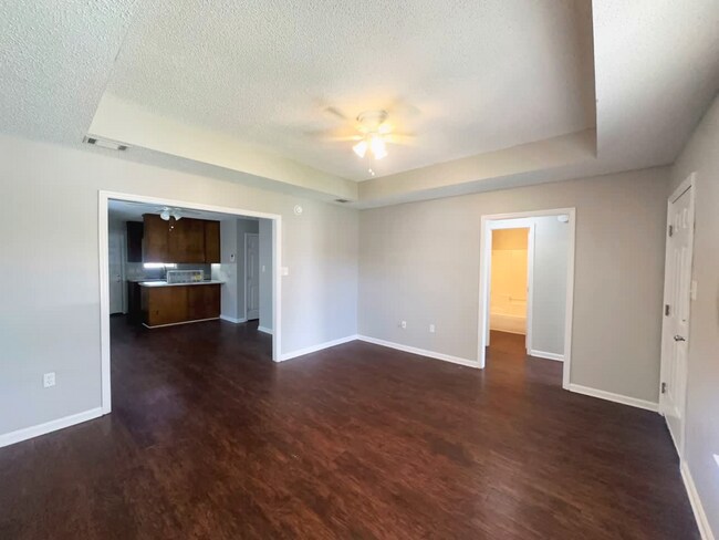 Foto del edificio - 1632 Lexington Cir