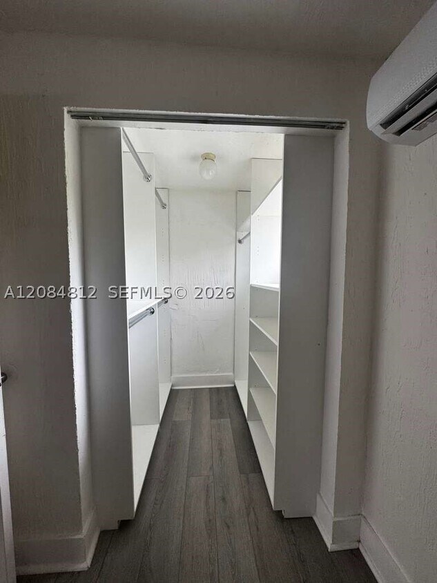 Foto del edificio - 1121 NW 40th St