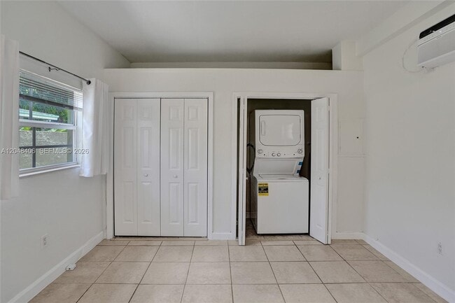 Building Photo - 1012 NE 17th Ct