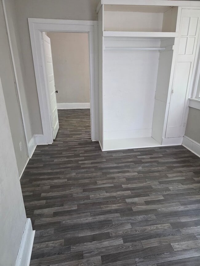 Building Photo - 406 S Park Ave
