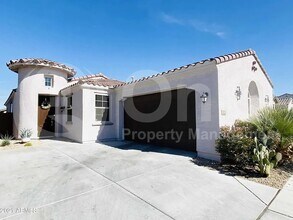 Building Photo - 2922 E Wayland Dr