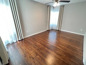 Building Photo - 4705 Park Dr