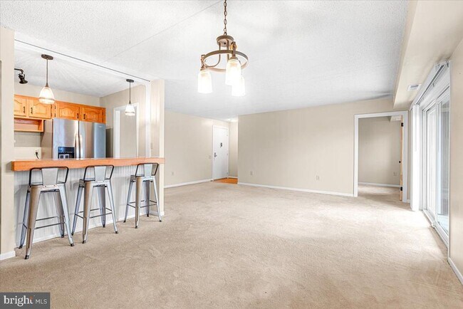 Building Photo - 1745 Edgewood Hill Cir