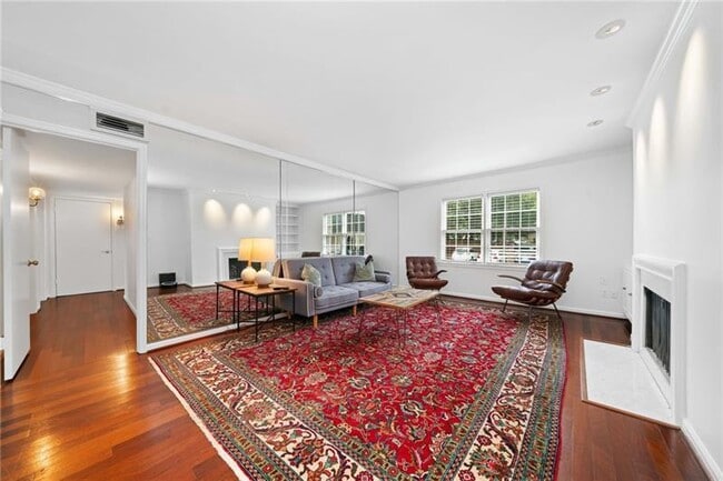 Building Photo - 52 Chaumont Square NW