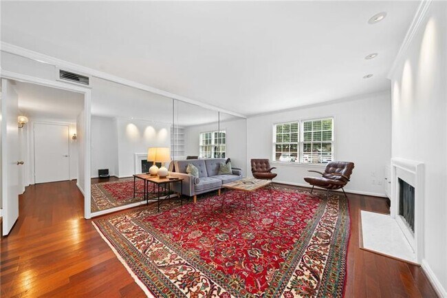 Foto del edificio - 52 Chaumont Square NW