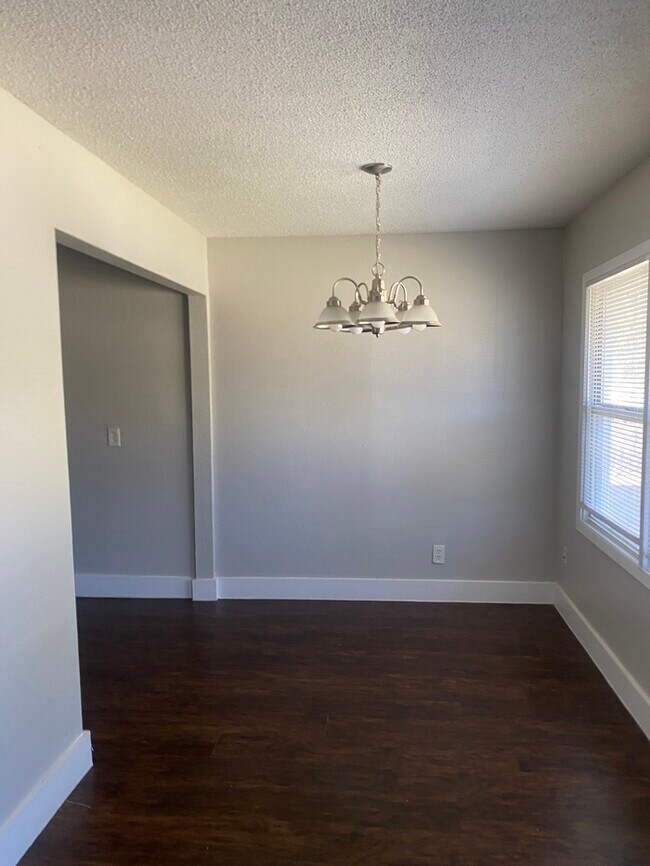 Foto del edificio - 4947 Corrigan Dr