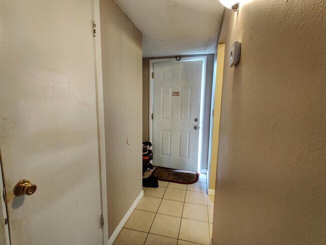 Building Photo - 2844 Somerset Park Dr