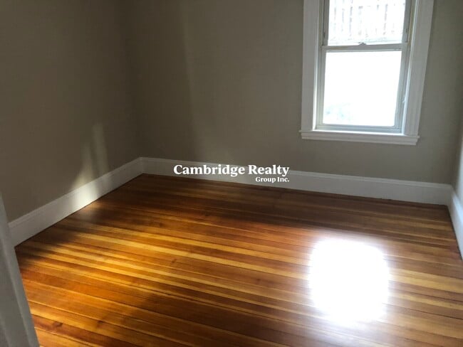 Building Photo - 10 Cambridge Ter